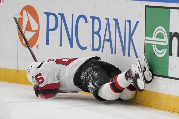 Hayes scores twice to help Blues beat Devils who lose Jack Hughes